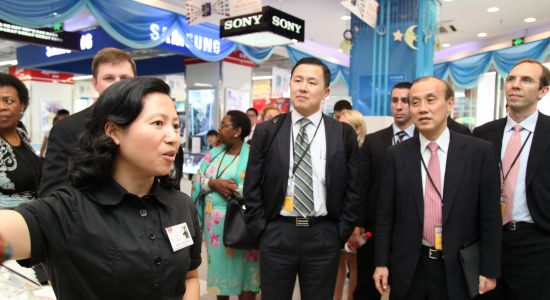 20-20 members visit a GOME appliance store in Chengdu. September 2013.