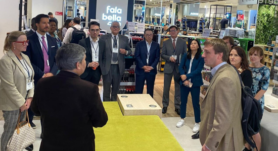 20-20 members visit Falabella, one of Chile's premier retailers in Santiago.